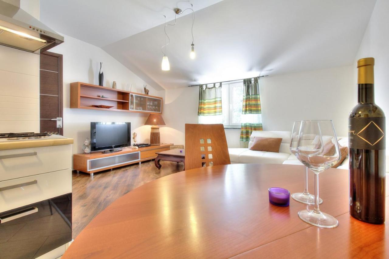 Apartments Suzy Umag Eksteriør bilde