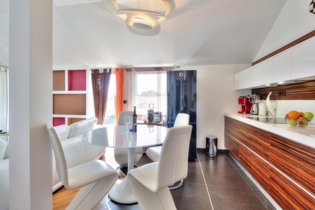 Apartments Suzy Umag Eksteriør bilde