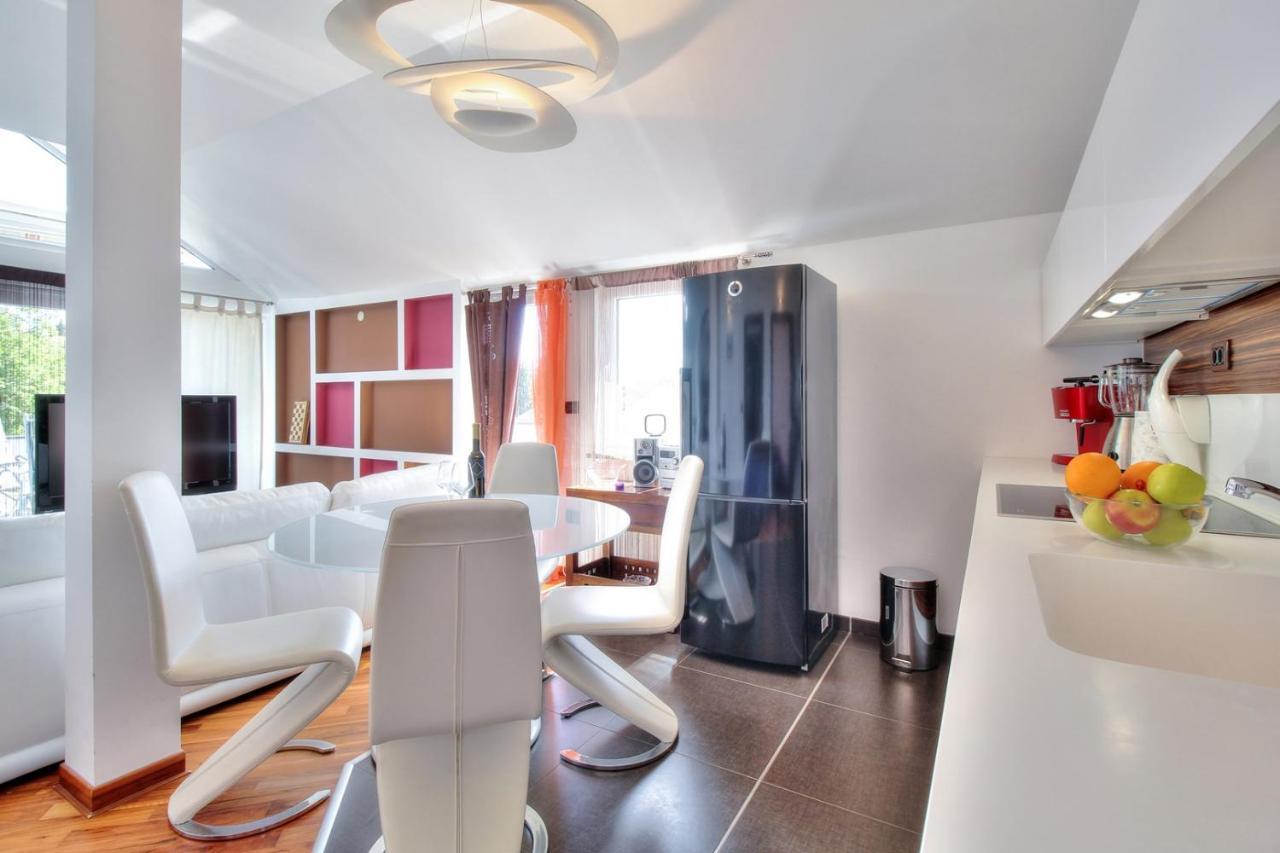 Apartments Suzy Umag Eksteriør bilde